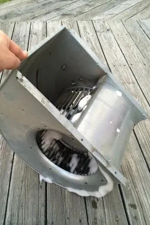 Blower wheel clogged with dust